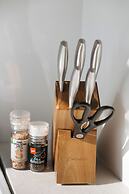 Cobblestone Court Motel – Wenzel Motels