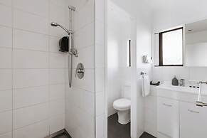 Cobblestone Court Motel – Wenzel Motels