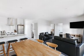 Cobblestone Court Motel – Wenzel Motels