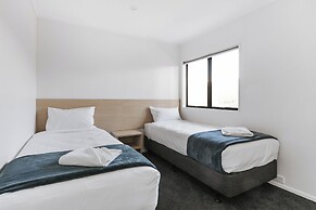 Cobblestone Court Motel – Wenzel Motels