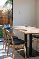 Cobblestone Court Motel – Wenzel Motels