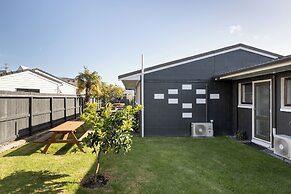 Cobblestone Court Motel – Wenzel Motels