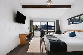 Cobblestone Court Motel – Wenzel Motels