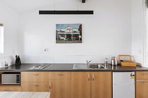 Cobblestone Court Motel – Wenzel Motels