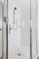 Cobblestone Court Motel – Wenzel Motels