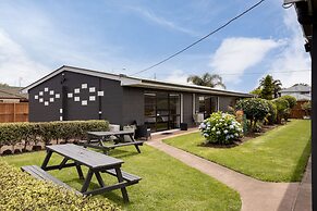 Cobblestone Court Motel – Wenzel Motels