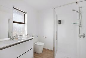 Cobblestone Court Motel – Wenzel Motels