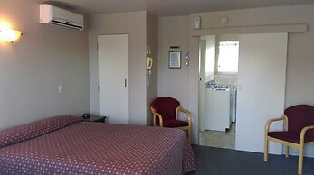 Boundary Court Motor Inn