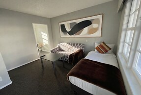 Boundary Court Motor Inn