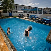 Boundary Court Motor Inn