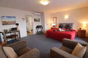 Boundary Court Motor Inn