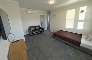 Boundary Court Motor Inn
