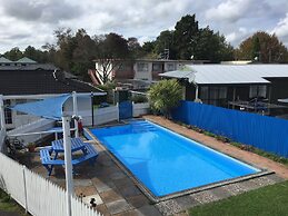 Boundary Court Motor Inn