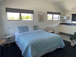 Colonial Motel