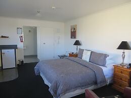 Colonial Motel