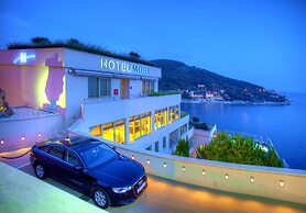 Hotel More