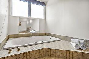 Capital Lodge Motor Inn