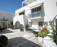 Iria Beach art hotel