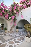 Iria Beach art hotel