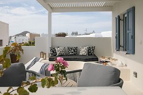 Iria Beach art hotel