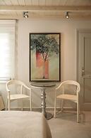 Iria Beach art hotel