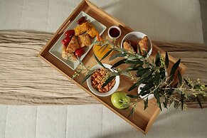 Iria Beach art hotel