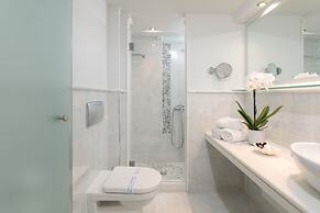 Iria Beach art hotel