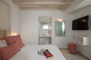 Iria Beach art hotel