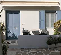 Iria Beach art hotel