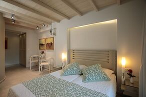 Iria Beach art hotel