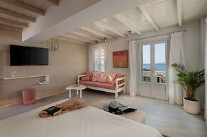 Iria Beach art hotel