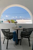 Iria Beach art hotel