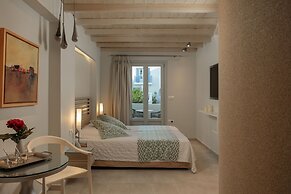 Iria Beach art hotel