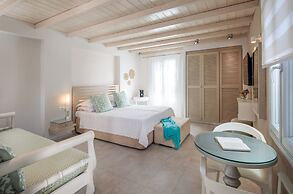 Iria Beach art hotel