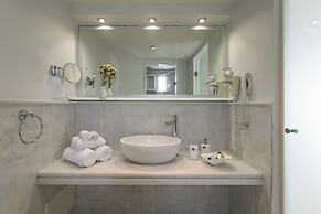 Iria Beach art hotel