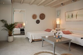 Iria Beach art hotel