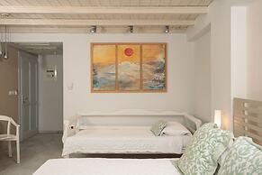 Iria Beach art hotel