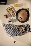 Iria Beach art hotel