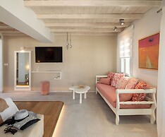 Iria Beach art hotel