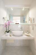 Iria Beach art hotel