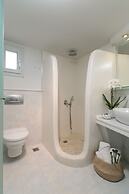 Iria Beach art hotel