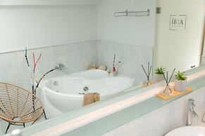 Iria Beach art hotel