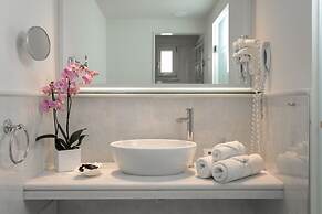 Iria Beach art hotel