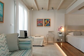 Iria Beach art hotel