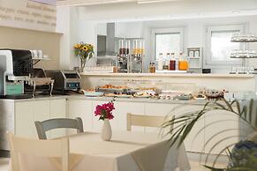 Iria Beach art hotel