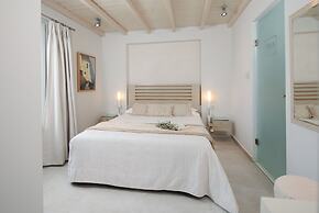 Iria Beach art hotel