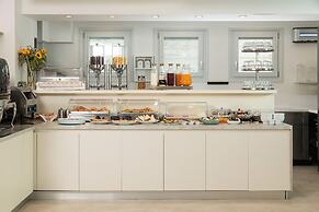Iria Beach art hotel