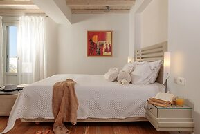 Iria Beach art hotel