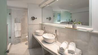 Iria Beach art hotel