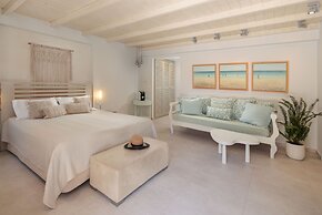 Iria Beach art hotel